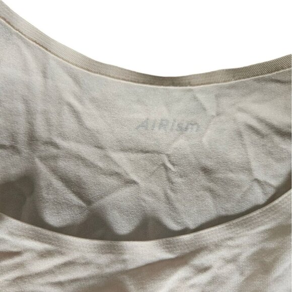 AIRism SLEEVELESS TOP - Picture 2 of 4